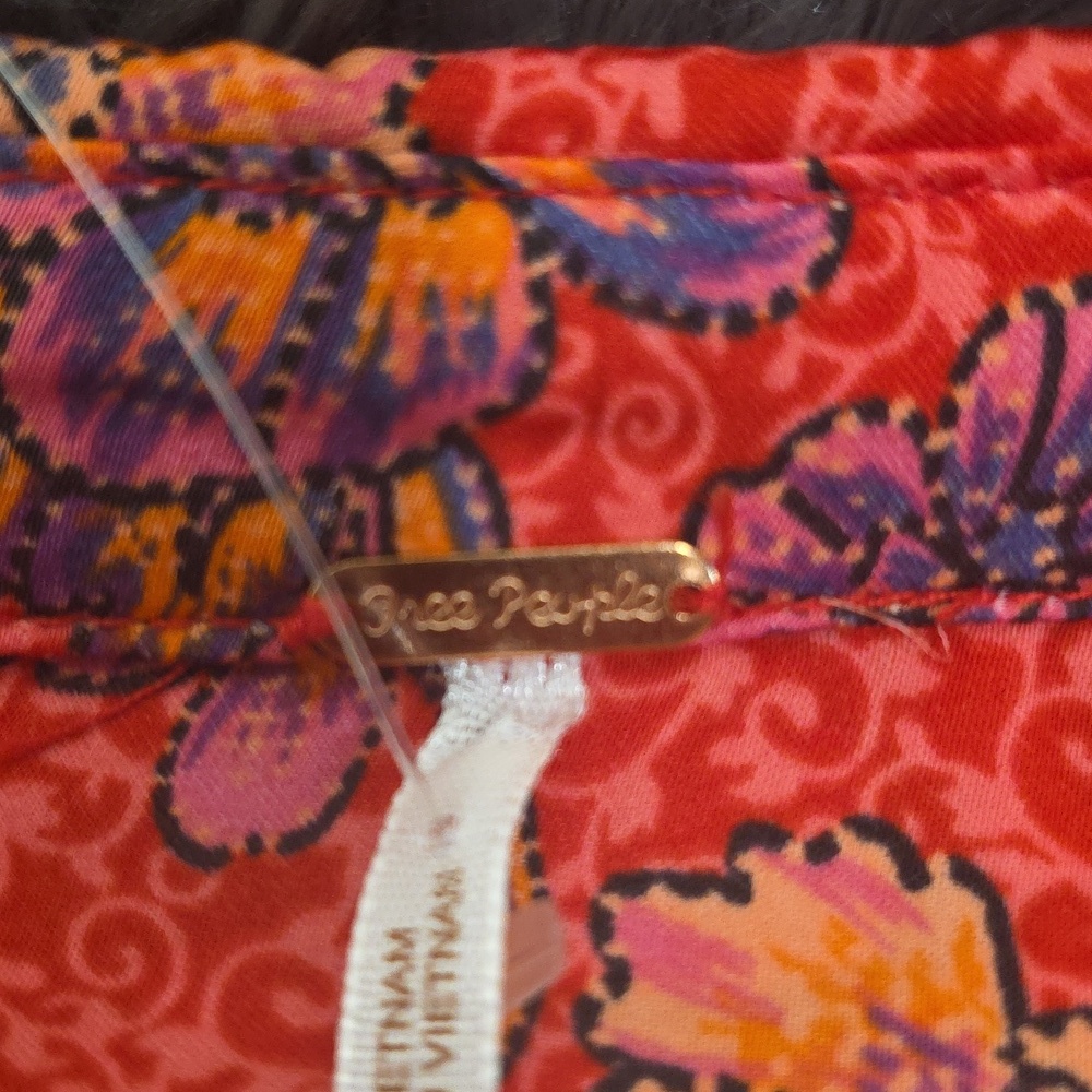 Free People- Got You- Cropped Floral Printed V-Neck. Size XS. NWOT! - Picture 3 of 6